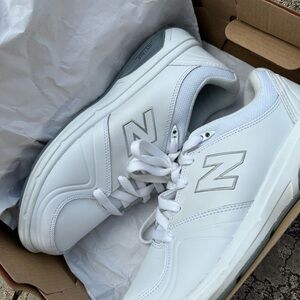 Women’s new balance walking shoes wide size 9